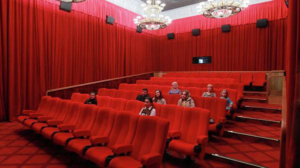 Минкультуры предложило наказывать штрафом от 50 тыс. руб. за съемку фильмов в кинозалах