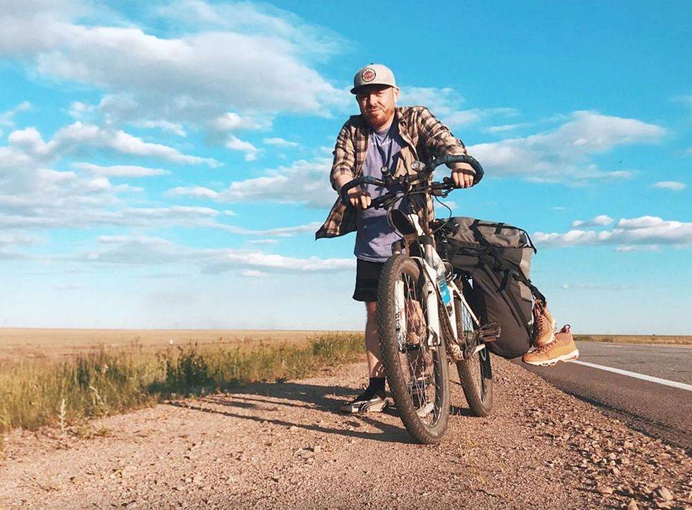 Бурятский путешественник, отправившийся в кругосветку на велосипеде, побывал в Казахстане и вернулся в Россию