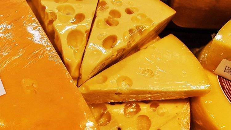 Врач-диетолог рассказал о самых опасных для здоровья видах сыра