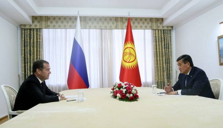 Медведев – Жээнбекову: Россия и дальше будет поддерживать Кыргызстан