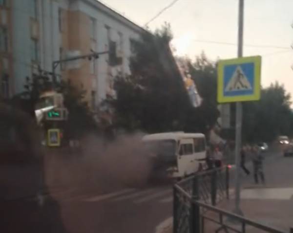 В центре Улан-Удэ чуть не сгорел маршрутный автобус