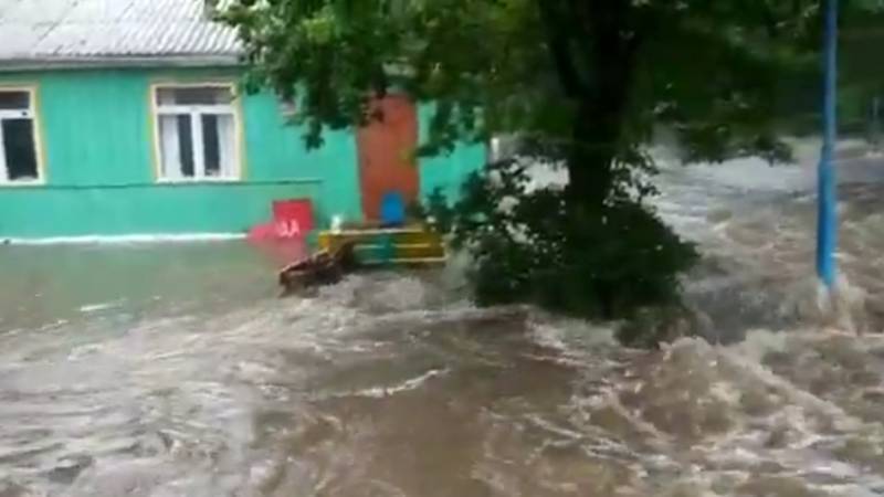 Три многоквартирных дома подтоплены в селе в Приморье из-за ливня
