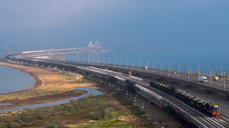 Явление поезда: строители объяснили движение состава по Крымскому мосту