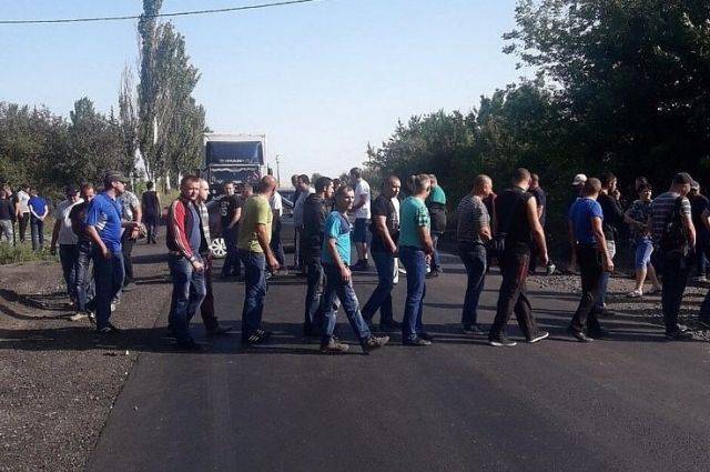 На Донбассе не прекращаются протесты горняков: шахтеры требуют от Киева погасить долги по зарплате