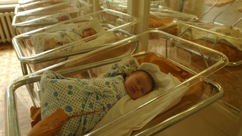 "Повлиял образ жизни": Назван популярный возраст для рождения первенца в России