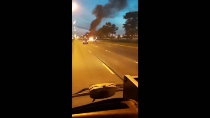 На Пулковском шоссе загорелся автомобиль
