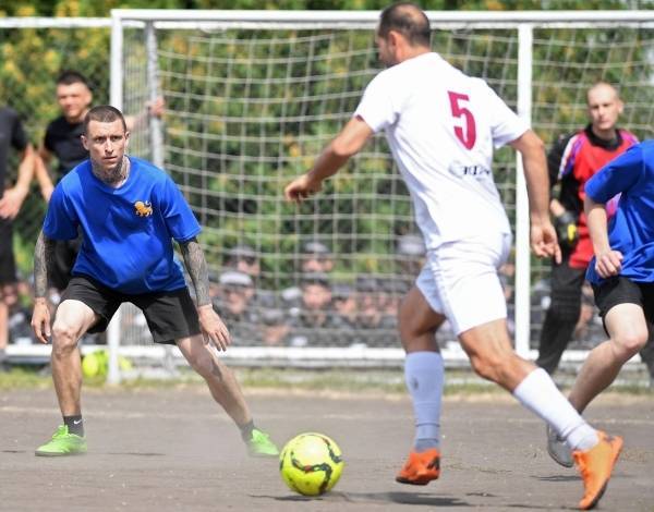 Команда колонии с Кокориным и Мамаевым обыграла профессиональный футбольный клуб