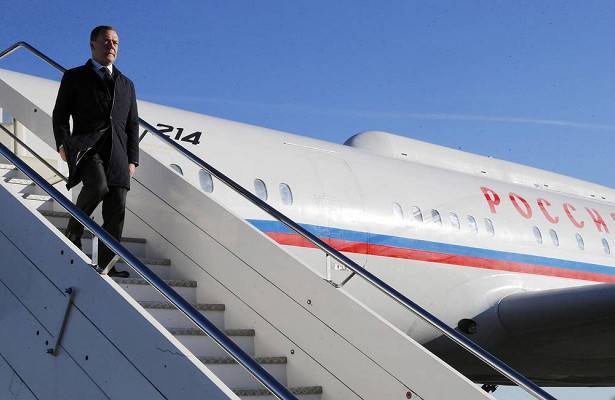 Медведев прибыл в Киргизию на встречу с главами кабминов ЕАЭС