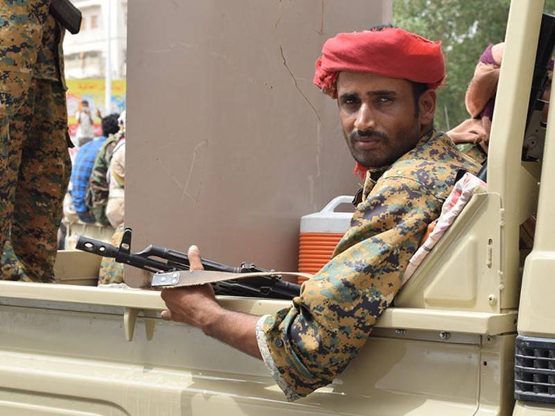 Сепаратисты окружают дворец президента в Йемене