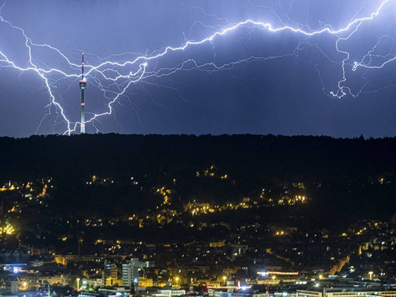 В Германии в результате удара молнии пострадали 15 человек