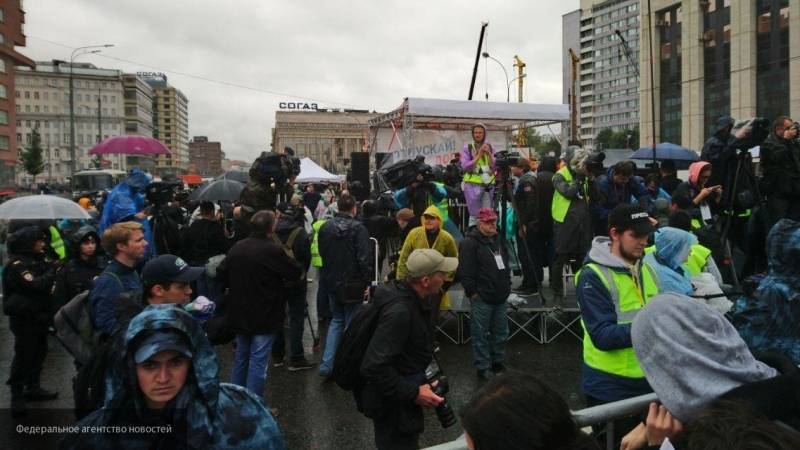В МВД подтвердили массовый отток людей с митинг-концерта в Москве