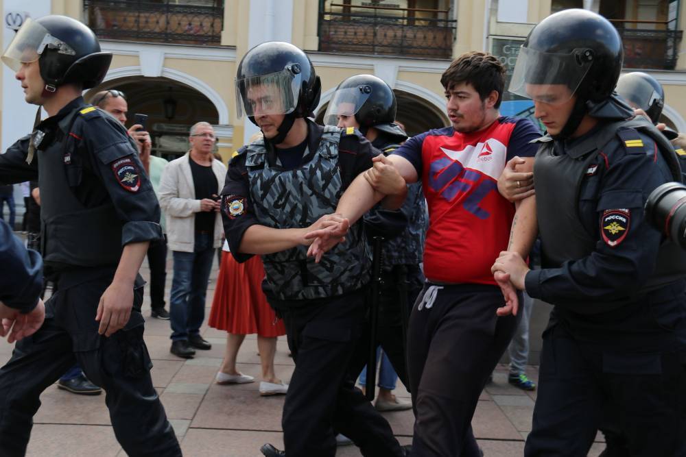 За нарушение правил одиночных пикетов в Петербурге задержали 14 провокаторов