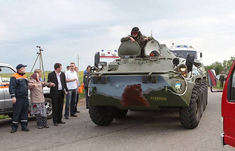 В Красноярский край стягивают военную технику для тушения пожара на военном складе