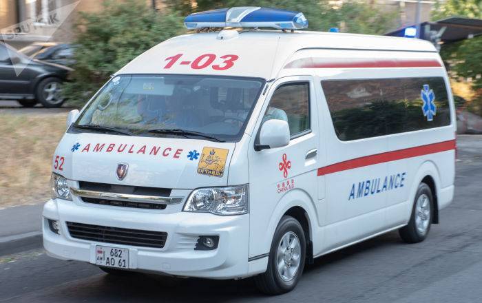 Поножовщина в Ереване близ гостиницы "Метрополь" — тяжело ранены двое мужчин