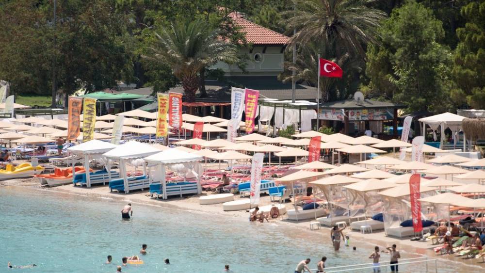 Туриста из России нашли повешенным на курорте в Турции