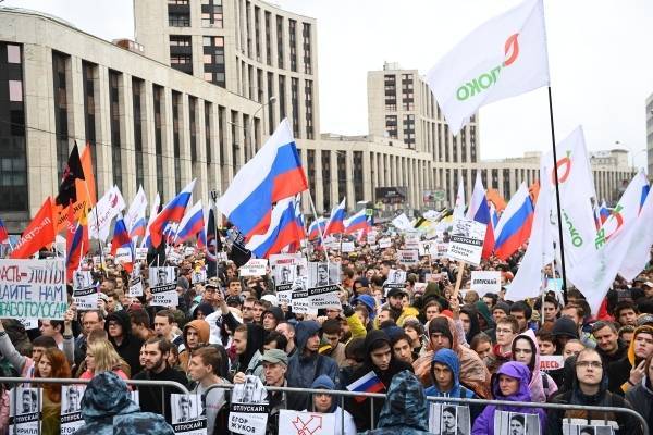 Полиция насчитала 15 тысяч участников согласованного митинга в центре Москвы