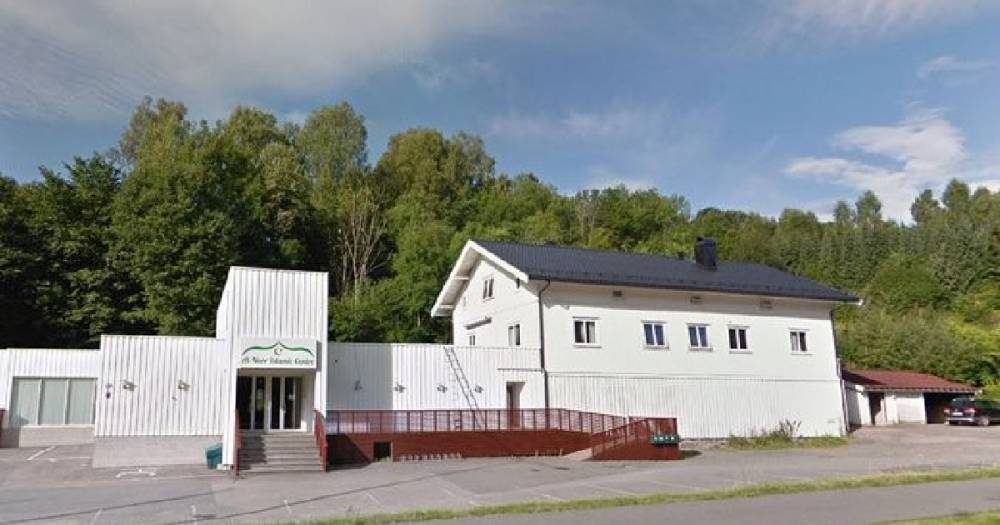 Неизвестный открыл стрельбу в мечети в пригороде Осло.