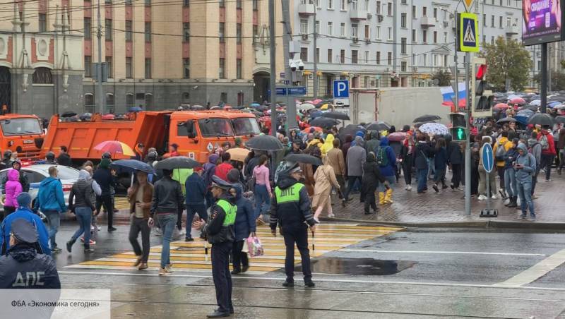 Досмотры на митинге в Москве проводятся в целях обеспечения безопасности – МВД