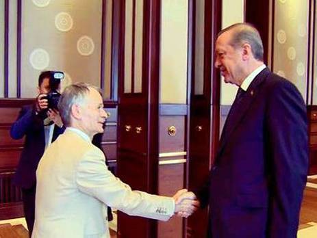 «Меджлисовец»*: Джемилев настолько авторитетный, что курит при Эрдогане | Новороссия