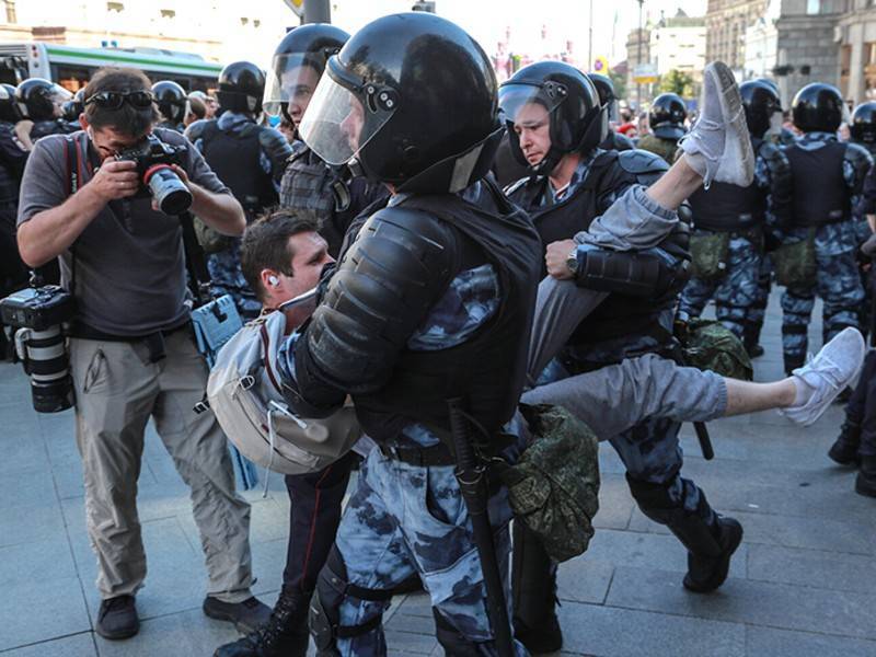 Более ста человек задержаны на несогласованном митинге в Москве