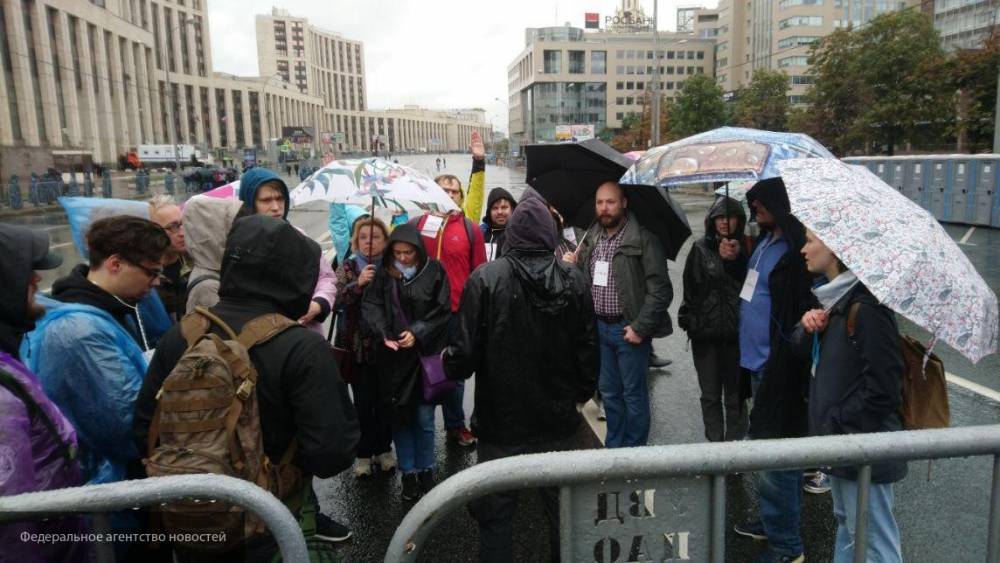 Участники митинга-концерта в Москве не смогли объяснить, зачем вышли на акцию «оппозиции»