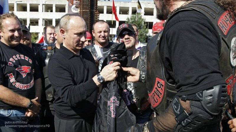 Путин посетил международное байк-шоу "Тень Вавилона" в Севастополе