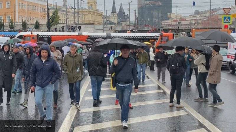 Менее трех тысяч человек участвовали в незаконной акции после митинга-концерта в Москве