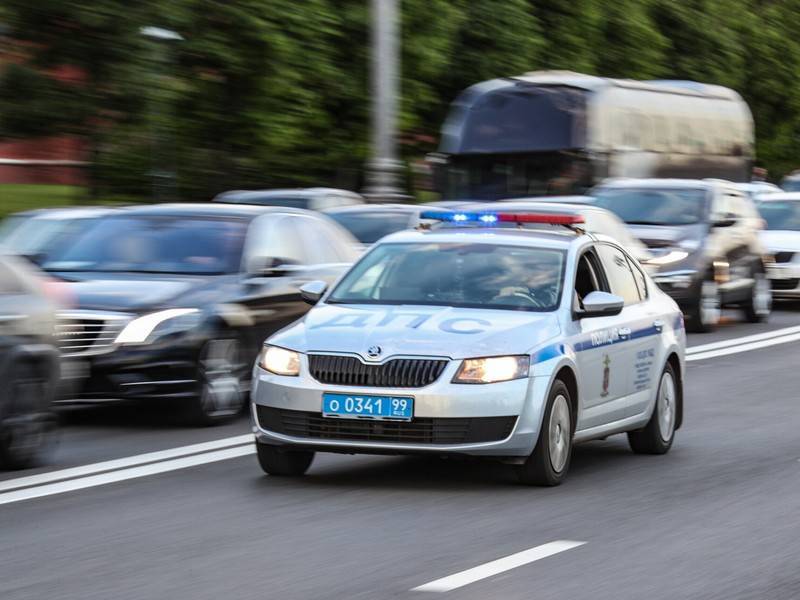 Автобус и легковушка столкнулись на Ленинградском шоссе в Москве