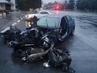 В центре Твери BMW врезался в столб, водителя зажало в салоне - ТИА - tvernews.ru - Тверь - Тверская обл.