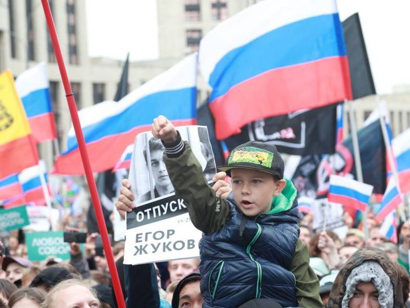 Митинг на проспекте Сахарова проходит без нарушений