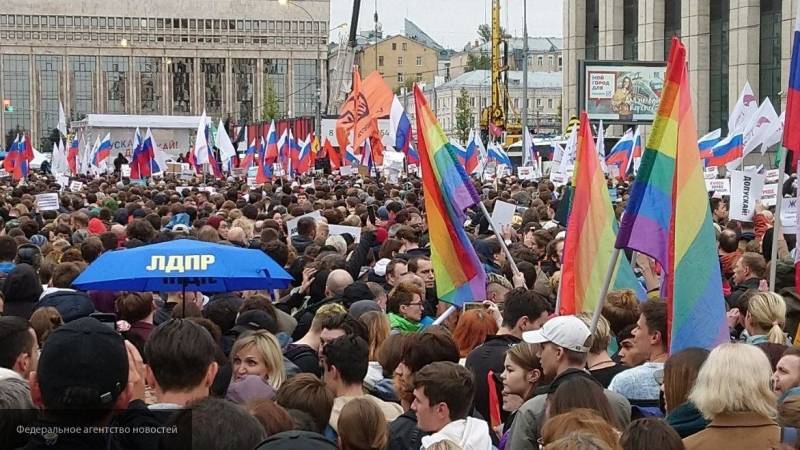 "Оппозиция" наплевала на закон, позволив превратить митинг в Москве в ЛГБТ-сходку