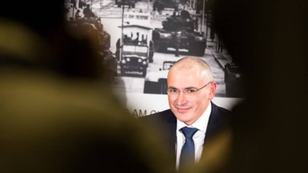 "При Ельцине вы много чего вытряхнули": Угроза Ходорковского в соцсети обернулась народным гневом