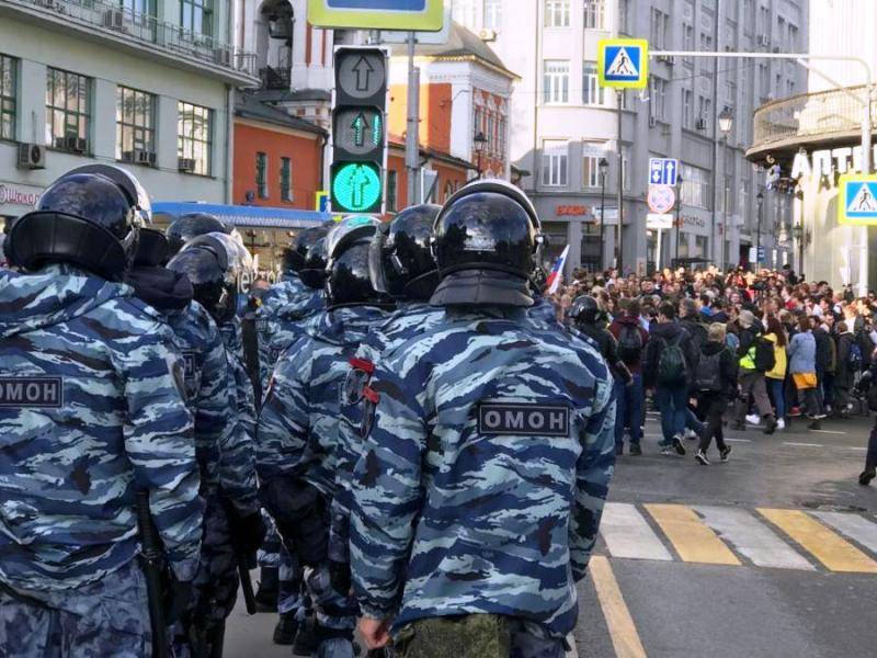 После митинга в центре Москвы полиция задержала 136 человек
