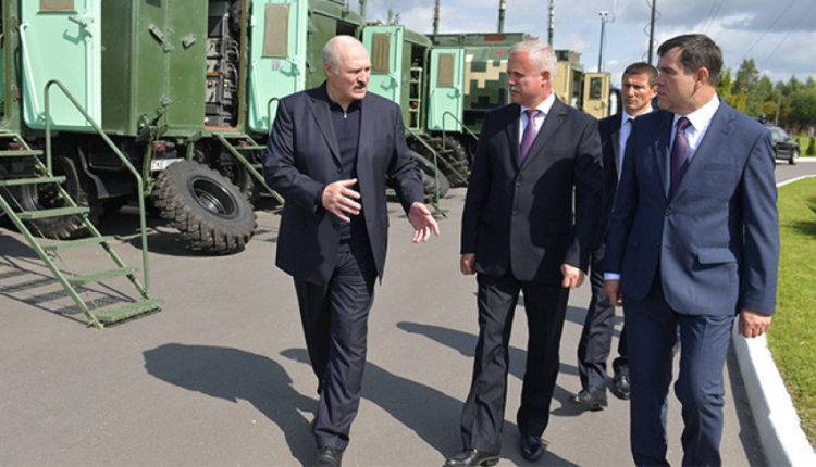 Лукашенко в центре спецсвязи КГБ показали новое цифровое оборудование