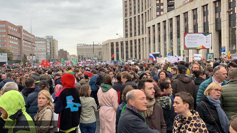 Менее трети участников митинга-концерта проживают в Москве, отметил эксперт