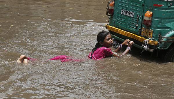 Наводнение в Индии унесло жизни 42 человек