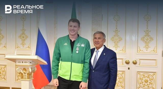 Минниханов наградил спортсменов казанского клуба водных видов спорта «Синтез»
