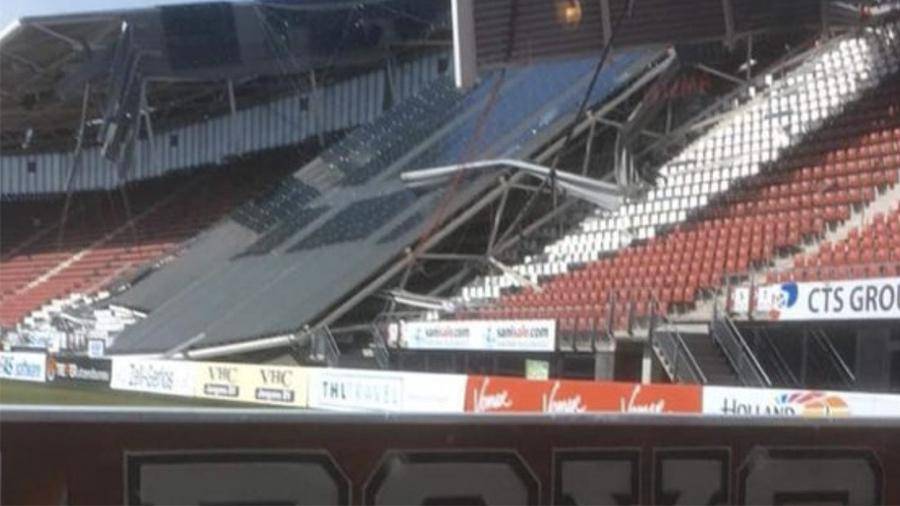 На стадионе футбольного клуба в Нидерландах обрушилась крыша