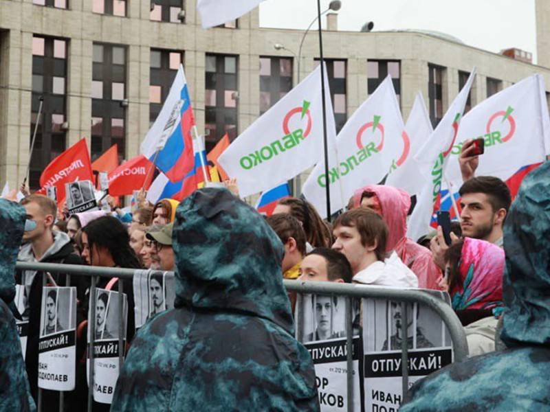 МВД сообщает о 15 тысячах участников на митинге, Белый счётчик — о 28
