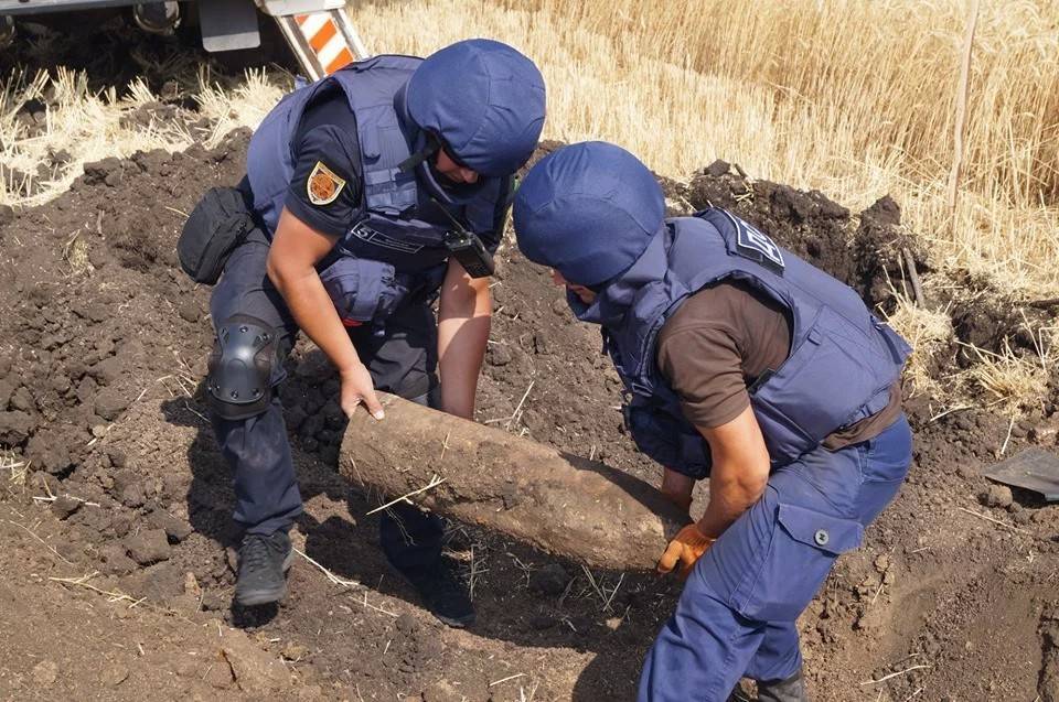 Пиротрехники изъяли и обезвредили 184 взрывоопасных предмета на Донбассе