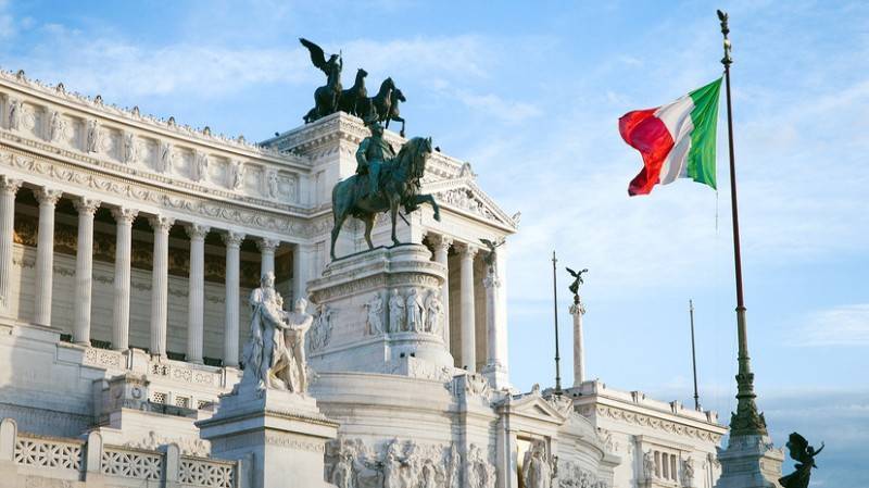 «Политический марш-бросок»: почему итальянская коалиция евроскептиков оказалась на грани распада