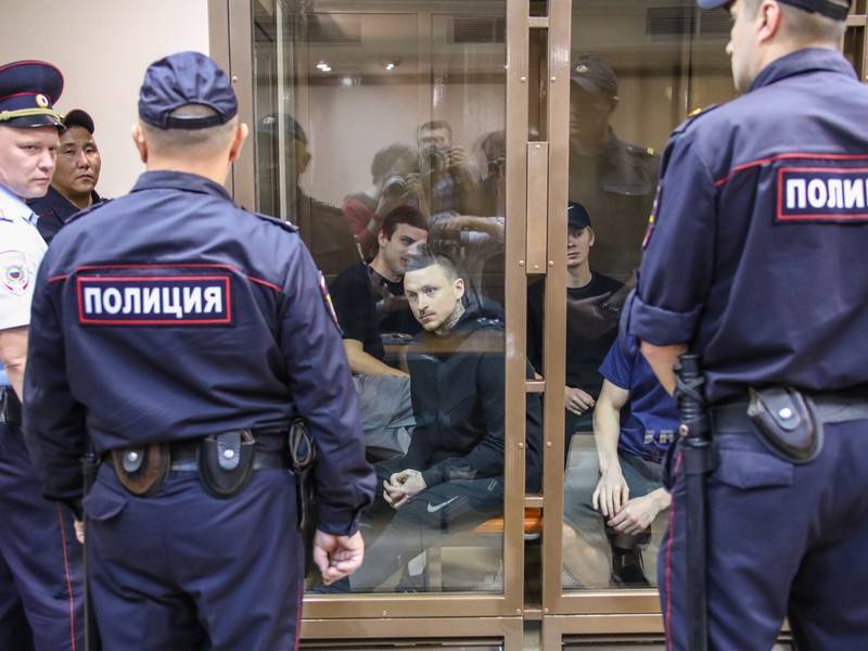 Полиция перекрыла проезд к колонии, где сыграют Кокорин и Мамаев