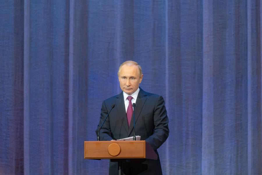Путин поздравил "Ночных волков" с 10-летием байк-шоу в Крыму