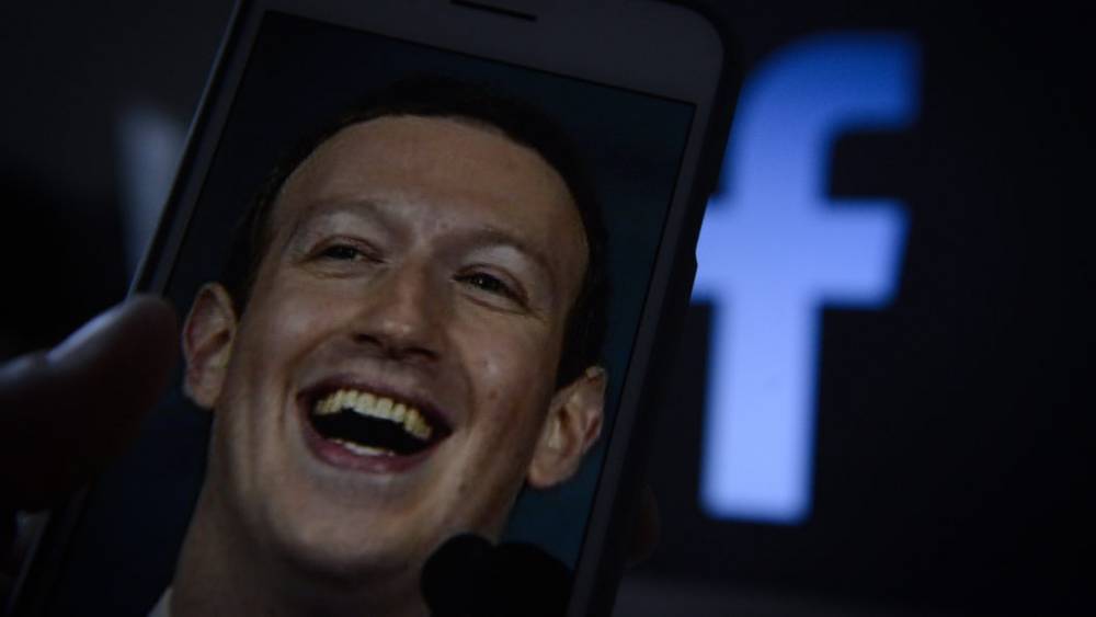 «Facebook не будет вмешиваться»: Цукерберг отказался бороться с отрицанием Холокоста