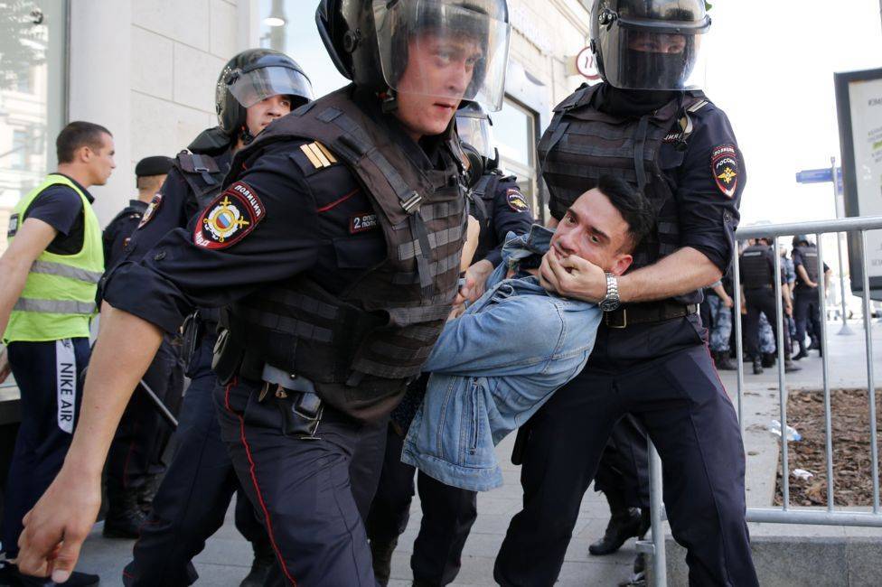В России продолжаются задержания оппозиционеров
