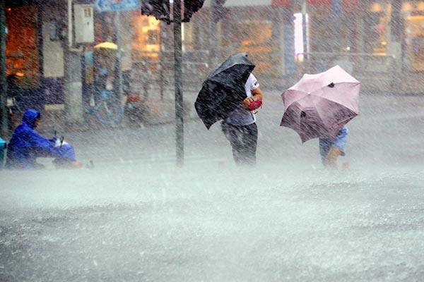 Властям Китая пришлось переселить около миллиона человек из-за тайфуна