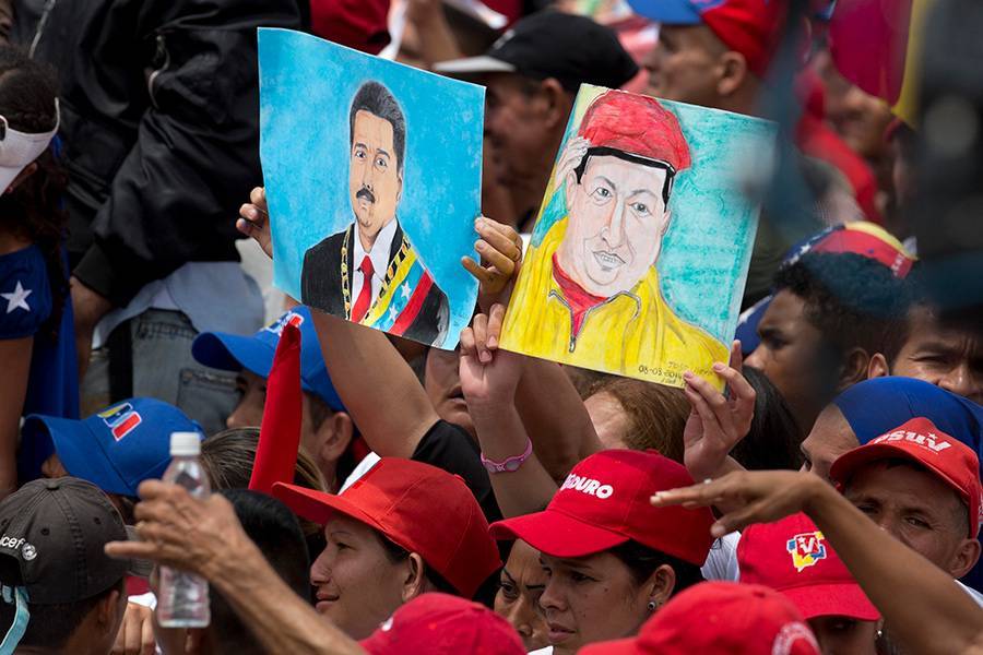 Сторонники Мадуро собирают подписи против американских санкций