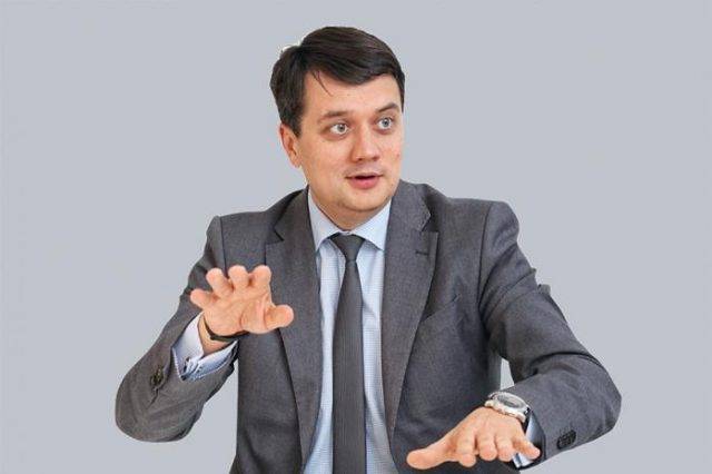 «Слуги народа» сразу перешли к «важным» вопросам: Разумков предложил уменьшить количество комитетов в Раде