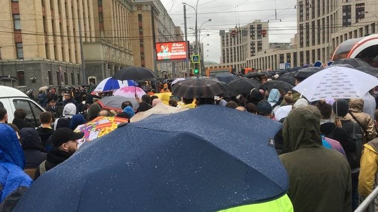 Полиция задержала 136 нарушителей порядка на несогласованном шествии в Москве