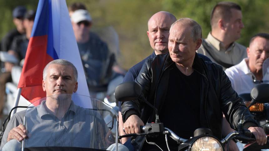 Киев заявил протест в связи с поездкой Путина в Крым — видео